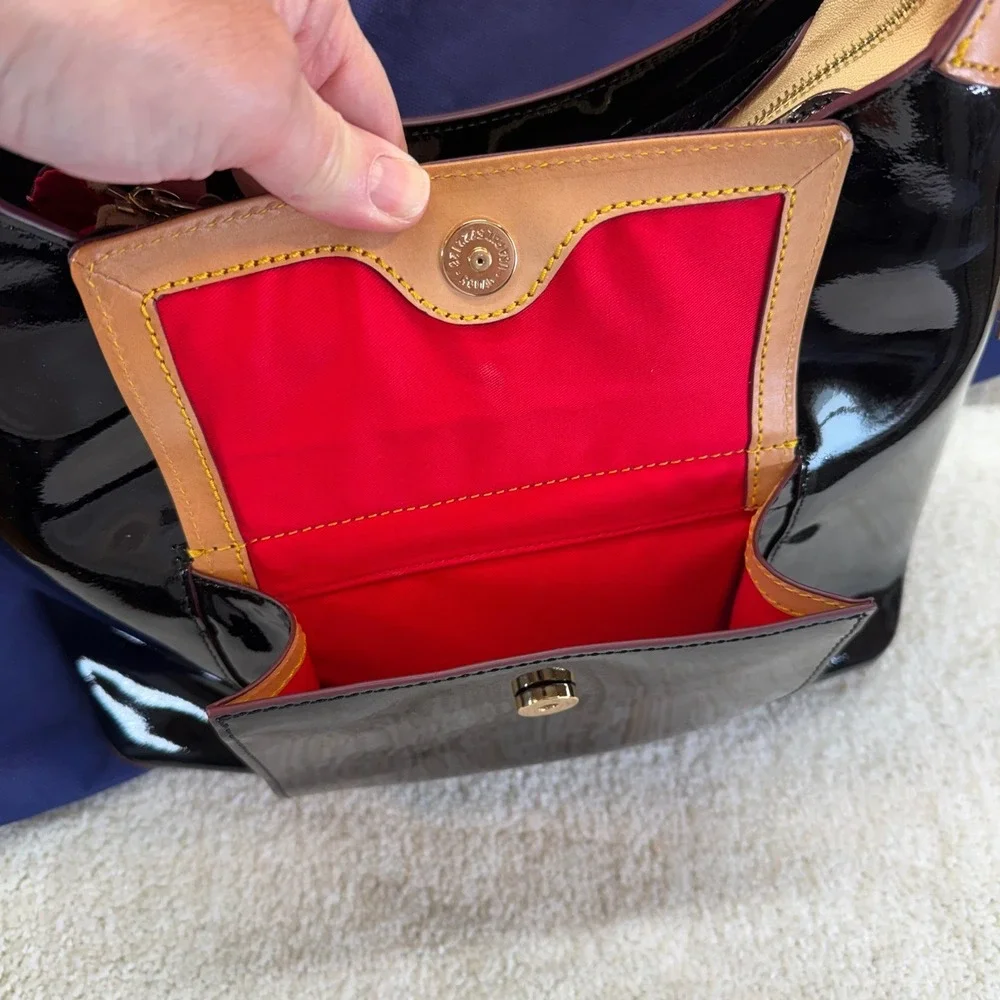 NWT Dooney & Bourke Black Patent Leather Hobo Style Bag Tan Trim Gold‎ Hardware
